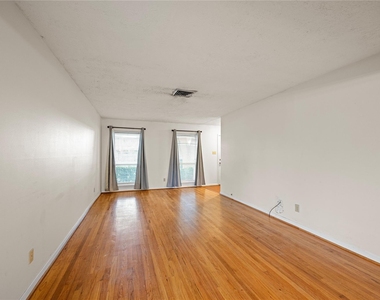 8110 Bob White Drive - Photo Thumbnail 2