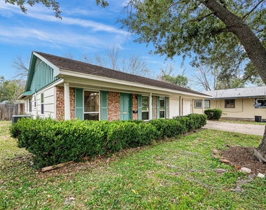 8110 Bob White Drive - Photo Thumbnail 1