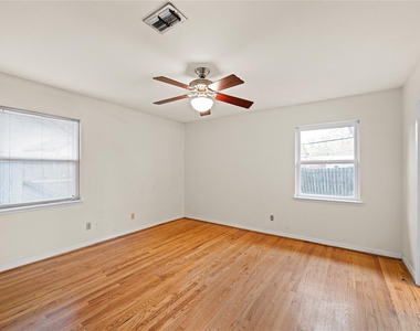 8110 Bob White Drive - Photo Thumbnail 13