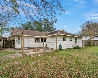 8110 Bob White Drive - Photo Thumbnail 20