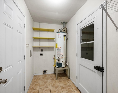 8110 Bob White Drive - Photo Thumbnail 11