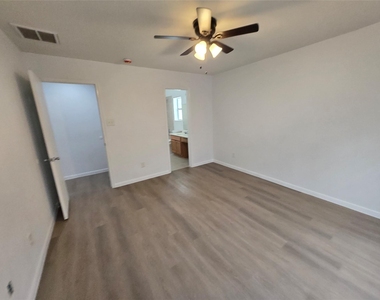 427 Remington Heights Drive - Photo Thumbnail 17