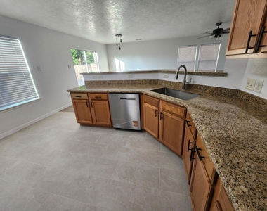 427 Remington Heights Drive - Photo Thumbnail 4