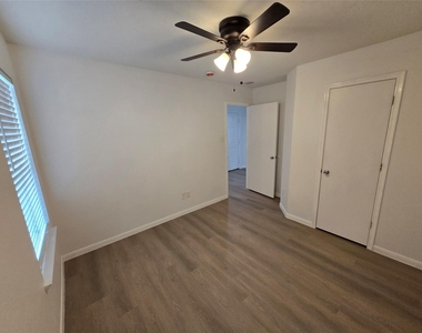 427 Remington Heights Drive - Photo Thumbnail 16