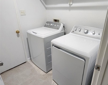 427 Remington Heights Drive - Photo Thumbnail 14