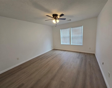 427 Remington Heights Drive - Photo Thumbnail 16