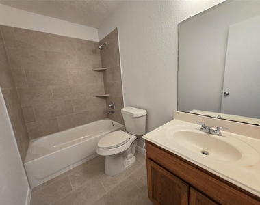 427 Remington Heights Drive - Photo Thumbnail 13