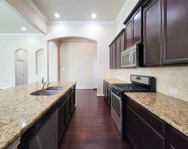 4102 Astoria Manor Lane - Photo Thumbnail 10