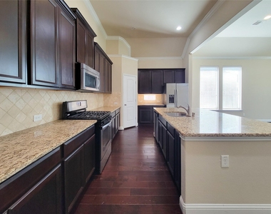 4102 Astoria Manor Lane - Photo Thumbnail 9