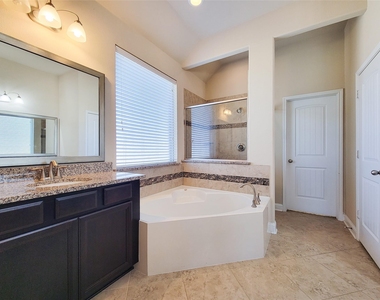 4102 Astoria Manor Lane - Photo Thumbnail 30