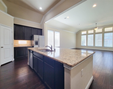 4102 Astoria Manor Lane - Photo Thumbnail 7