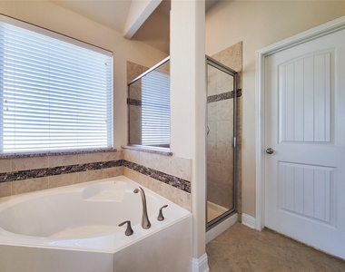 4102 Astoria Manor Lane - Photo Thumbnail 29