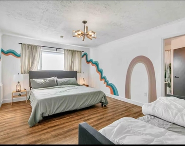 3107 Cherry Creek Drive - Photo Thumbnail 6