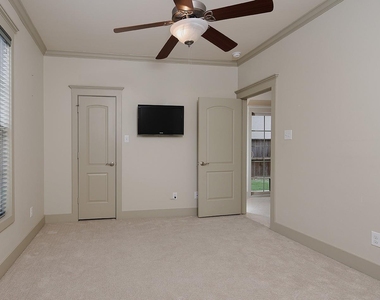 514 Cortlandt Street - Photo Thumbnail 9