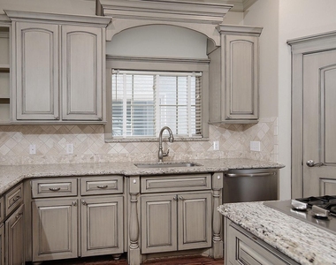514 Cortlandt Street - Photo Thumbnail 12