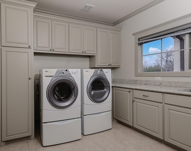 514 Cortlandt Street - Photo Thumbnail 21