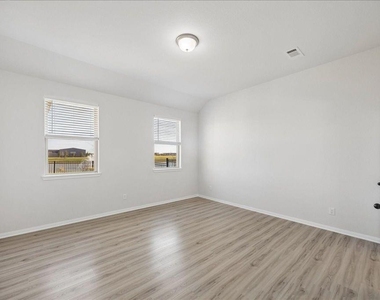 756 Lake Lacosta Dr - Photo Thumbnail 18