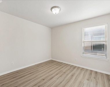 756 Lake Lacosta Dr - Photo Thumbnail 14