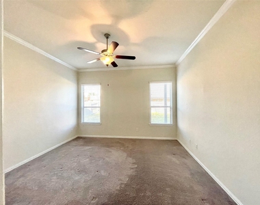 1915 Orchard Berry Lane - Photo Thumbnail 19