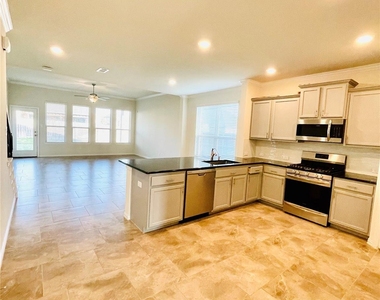 1915 Orchard Berry Lane - Photo Thumbnail 11