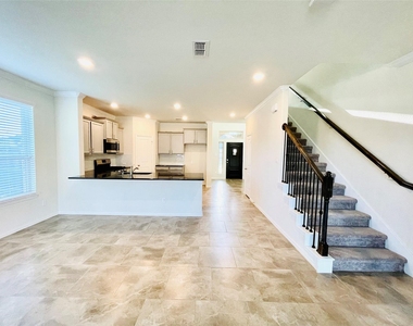 1915 Orchard Berry Lane - Photo Thumbnail 12