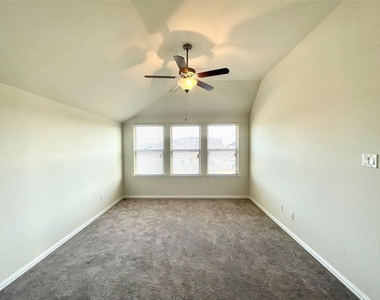 1915 Orchard Berry Lane - Photo Thumbnail 28