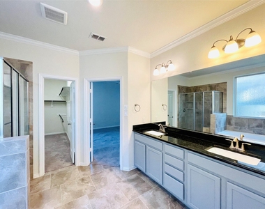 1915 Orchard Berry Lane - Photo Thumbnail 21