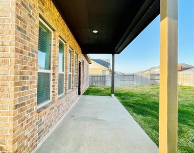 1915 Orchard Berry Lane - Photo Thumbnail 33