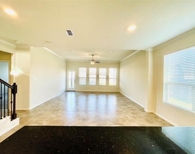 1915 Orchard Berry Lane - Photo Thumbnail 13