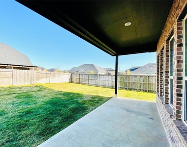 1915 Orchard Berry Lane - Photo Thumbnail 34