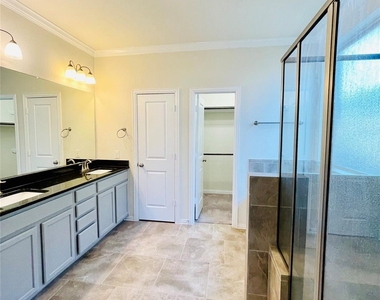 1915 Orchard Berry Lane - Photo Thumbnail 20