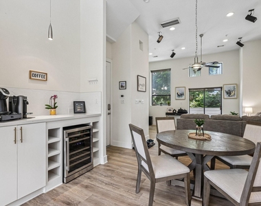 2305 Camden Drive - Photo Thumbnail 7