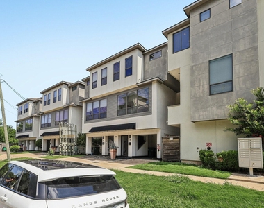 2305 Camden Drive - Photo Thumbnail 2