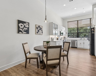 2305 Camden Drive - Photo Thumbnail 6