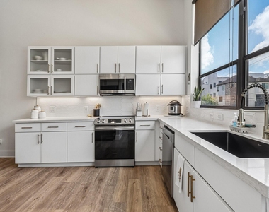 2305 Camden Drive - Photo Thumbnail 9
