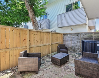 2305 Camden Drive - Photo Thumbnail 20