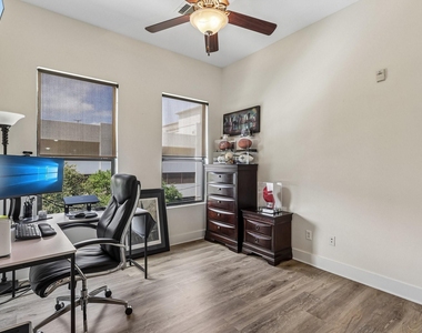 2305 Camden Drive - Photo Thumbnail 11