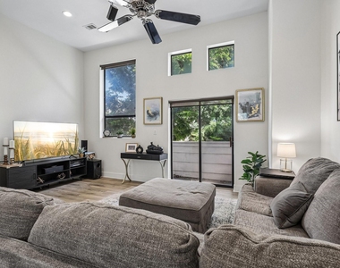2305 Camden Drive - Photo Thumbnail 3