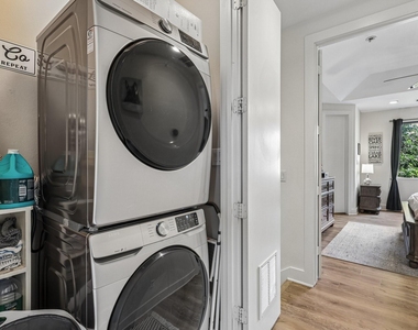 2305 Camden Drive - Photo Thumbnail 10