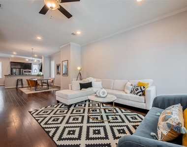 2808 St Emanuel Street - Photo Thumbnail 1