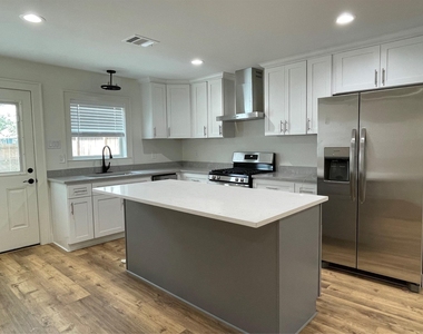 1026 Kern Street - Photo Thumbnail 3