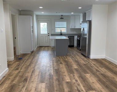 1026 Kern Street - Photo Thumbnail 5