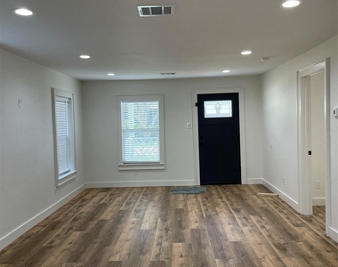 1026 Kern Street - Photo Thumbnail 4