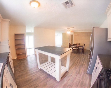 4904 Meadow Lark Lane - Photo Thumbnail 10
