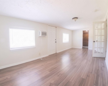4904 Meadow Lark Lane - Photo Thumbnail 17