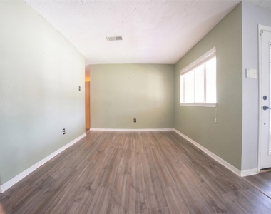 4904 Meadow Lark Lane - Photo Thumbnail 4