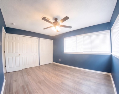 4904 Meadow Lark Lane - Photo Thumbnail 5