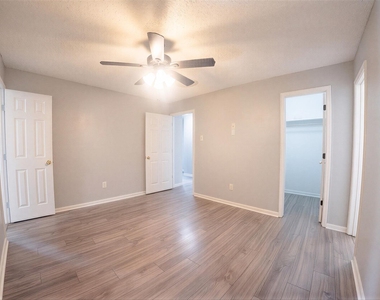4904 Meadow Lark Lane - Photo Thumbnail 12