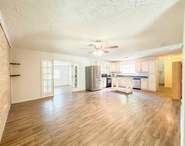 4904 Meadow Lark Lane - Photo Thumbnail 9