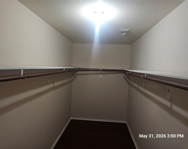 843 Darbydale Crossing Lane - Photo Thumbnail 9